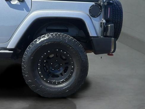 Used 2014 Jeep Wrangler Unlimited Sahara w/ Connectivity Group AWD/4WD image 36