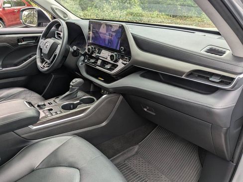 Used 2023 Toyota Highlander Limited AWD/4WD image 40