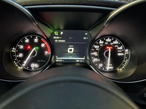 Used 2017 Alfa Romeo Giulia w/ Sport Appearance Package image 16