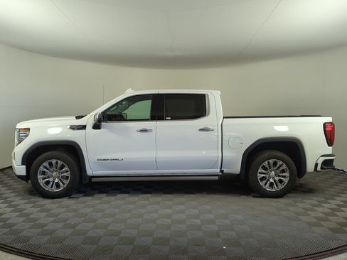Used 2023 GMC Sierra 1500 Denali AWD/4WD image 3