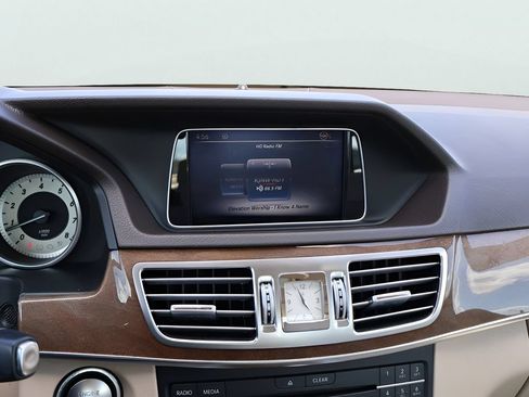 Used 2016 Mercedes-Benz E 350 4MATIC Sedan image 23