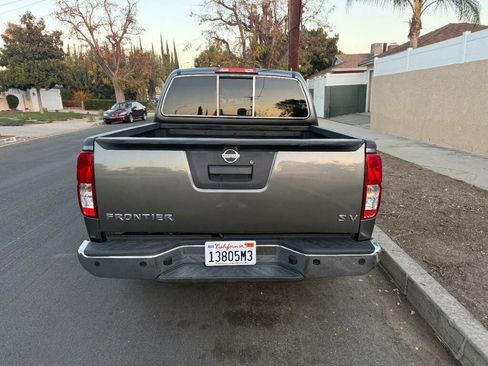 Used 2016 Nissan Frontier SV image 1