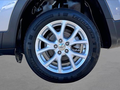 Used 2016 Jeep Cherokee Latitude image 8