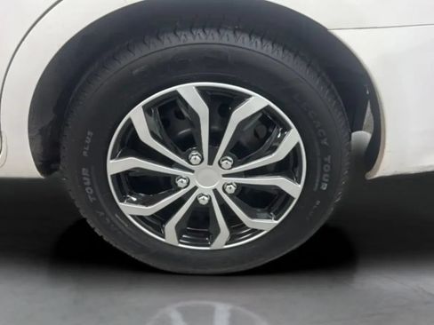 Used 2017 Nissan Versa SV FWD image 10