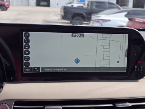 Used 2024 Hyundai Palisade Limited FWD image 17