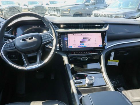 New 2026 Jeep Grand Cherokee Limited AWD/4WD image 19