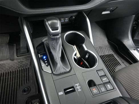 Used 2023 Toyota Highlander L image 31