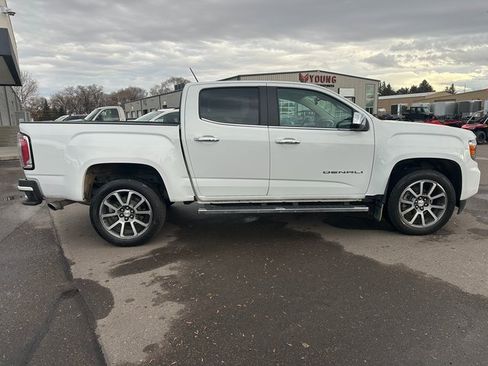 Used 2022 GMC Canyon Denali image 2