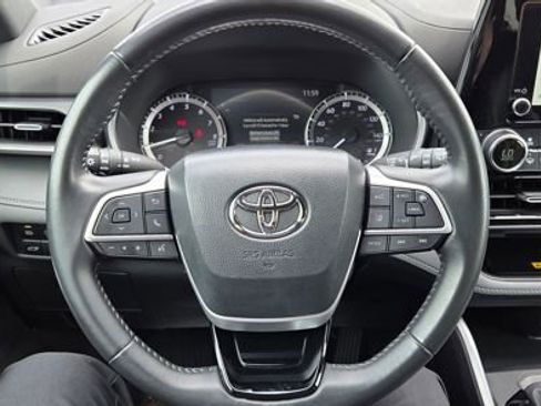Used 2024 Toyota Highlander XSE AWD/4WD image 17
