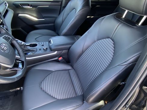Used 2025 Toyota Highlander XSE AWD/4WD image 15