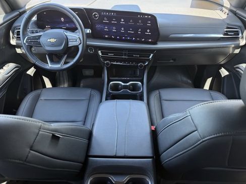 Certified 2026 Chevrolet Traverse LT FWD image 11