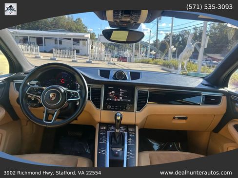 Used 2018 Porsche Macan AWD/4WD image 25