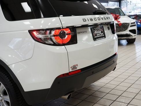 Used 2018 Land Rover Discovery Sport SE image 14