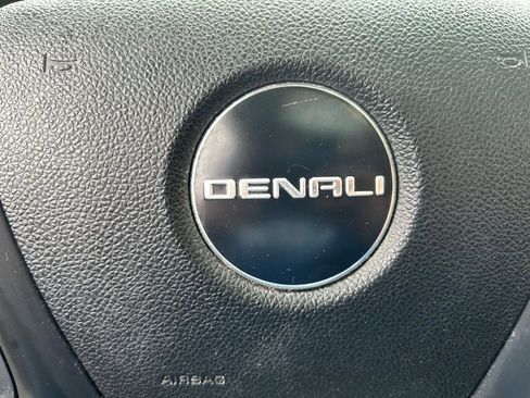 Used 2011 GMC Acadia Denali image 22