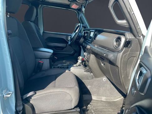 Used 2023 Jeep Wrangler Unlimited w/ Cold Weather Group image 15