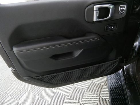 Used 2021 Jeep Wrangler Unlimited Sahara w/ Uconnect 4C Nav & Sound Group AWD/4WD image 18