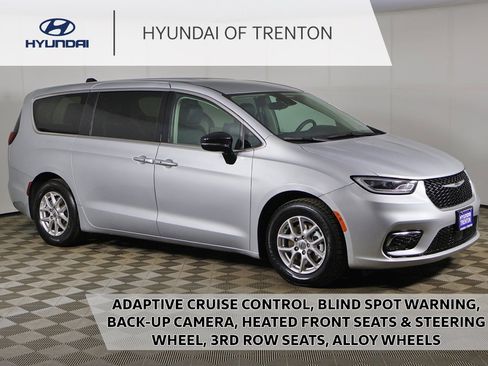 Used 2024 Chrysler Pacifica Touring-L image 1