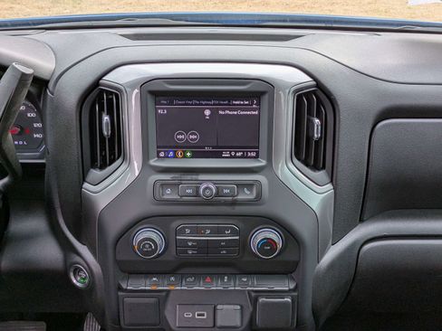 Used 2022 Chevrolet Silverado 1500 Custom RWD image 18