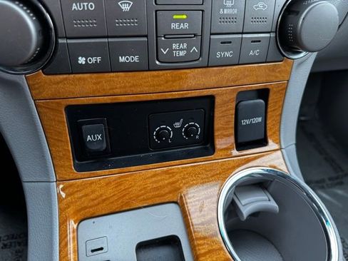 Used 2010 Toyota Highlander Limited image 20