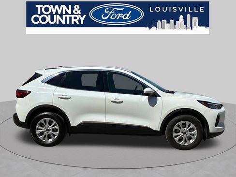 Used 2023 Ford Escape Active w/ Tech Pack #2 AWD/4WD image 2