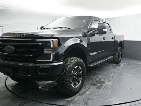 Used 2022 Ford F250 Lariat w/ Black Appearance Package image 4