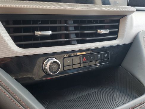 Used 2025 Ford Explorer Active RWD image 11