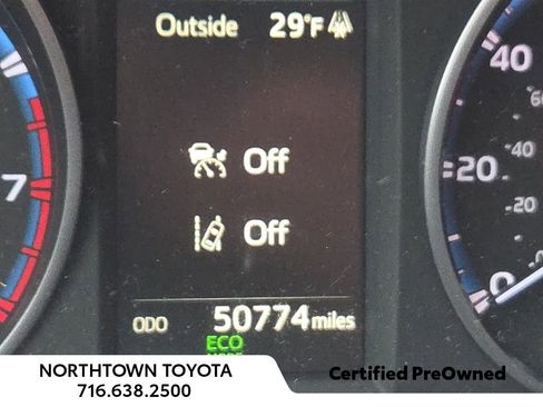 Used 2018 Toyota RAV4 LE image 18