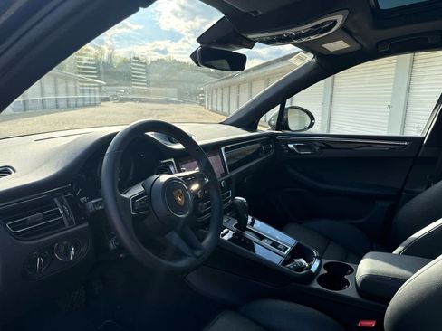 Used 2026 Porsche Macan AWD/4WD image 11