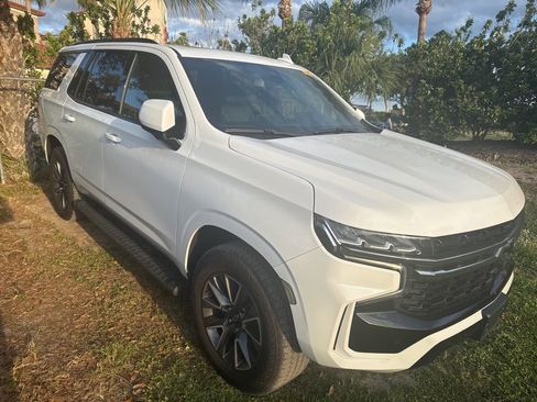 Certified 2022 Chevrolet Tahoe Z71 w/ Luxury Package AWD/4WD image 3