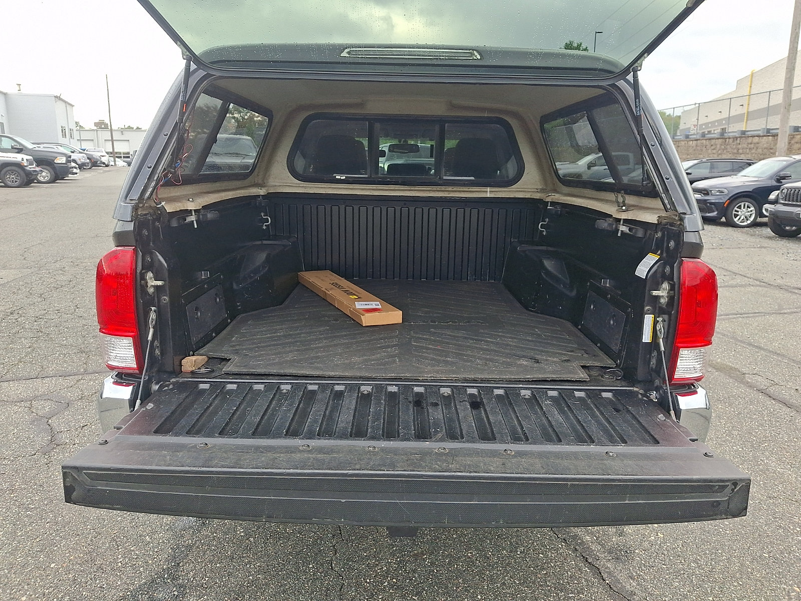 Used 2017 Toyota Tacoma SR5 w/ Tow Package AWD/4WD image 28