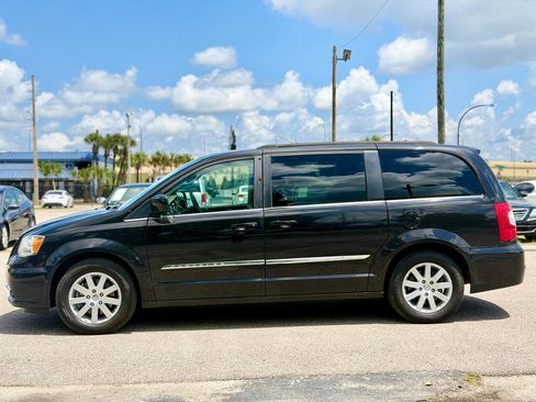 Used 2015 Chrysler Town & Country Touring FWD image 2