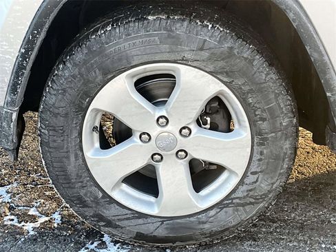 Used 2013 Jeep Grand Cherokee Laredo image 9