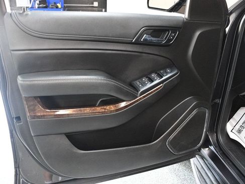 Used 2017 Chevrolet Suburban LS RWD image 24