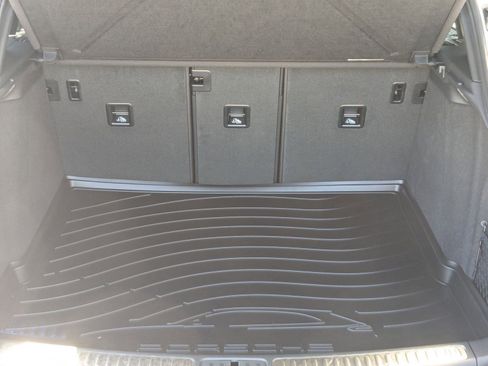 Certified 2025 Porsche Macan image 24