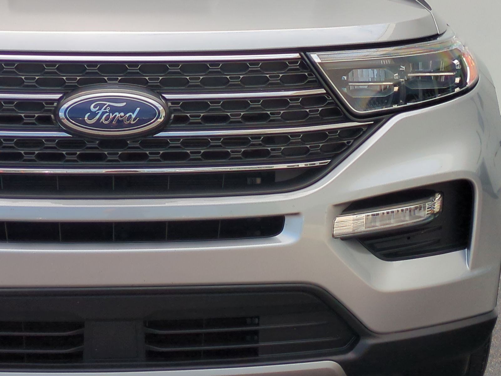 Used 2022 Ford Explorer XLT w/ Equipment Group 202A AWD/4WD image 5
