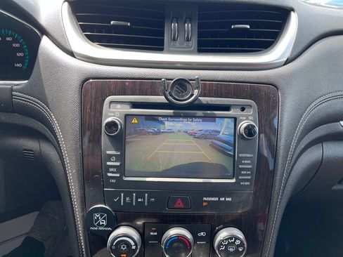 Used 2016 Chevrolet Traverse LT FWD image 14