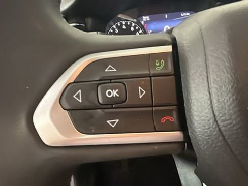 Used 2022 Jeep Compass Latitude FWD image 15