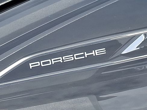 Used 2025 Porsche Macan image 29