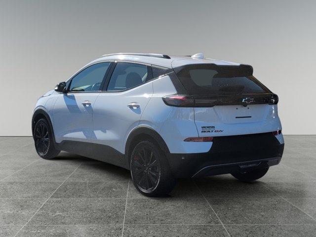 Used 2023 Chevrolet Bolt EUV LT w/ Comfort Package FWD image 3