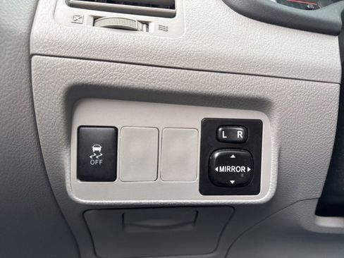 Used 2013 Toyota Corolla LE image 24