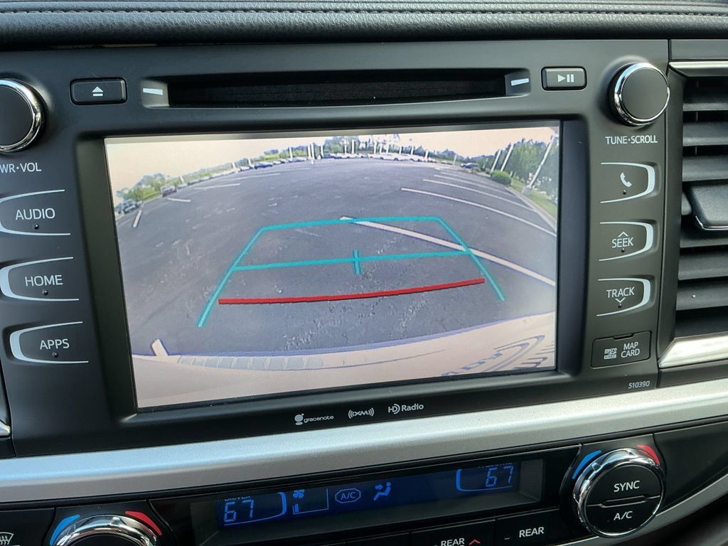 Used 2019 Toyota Highlander XLE AWD/4WD image 29