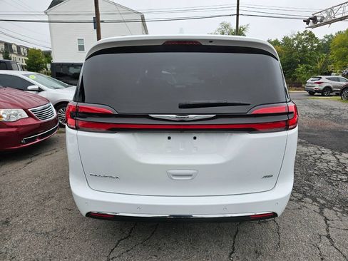 Used 2022 Chrysler Pacifica Touring-L AWD/4WD image 6
