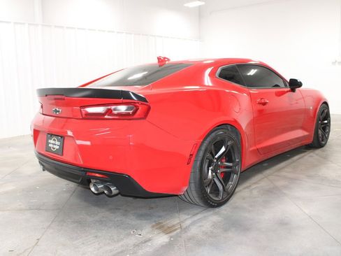 Used 2018 Chevrolet Camaro SS RWD image 9