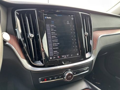 Certified 2025 Volvo V60 B5 Cross Country Plus image 19