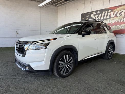 Used 2022 Nissan Pathfinder Platinum w/ Cargo Package image 3