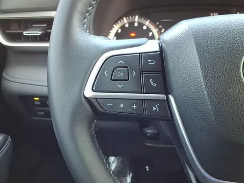 Used 2024 Toyota Highlander LE AWD/4WD image 34