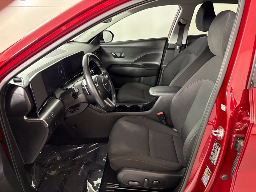 Used 2025 Hyundai Kona SEL FWD image 24
