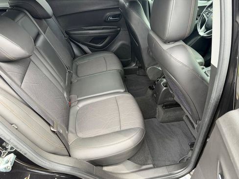 Used 2020 Chevrolet Trax LT w/ LT Convenience Package FWD image 13