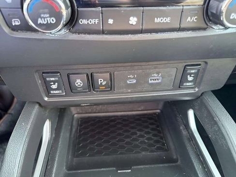 Used 2023 Nissan Frontier SV w/ SV Convenience Package image 11
