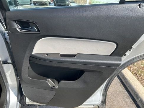 Used 2017 Chevrolet Equinox LS image 33